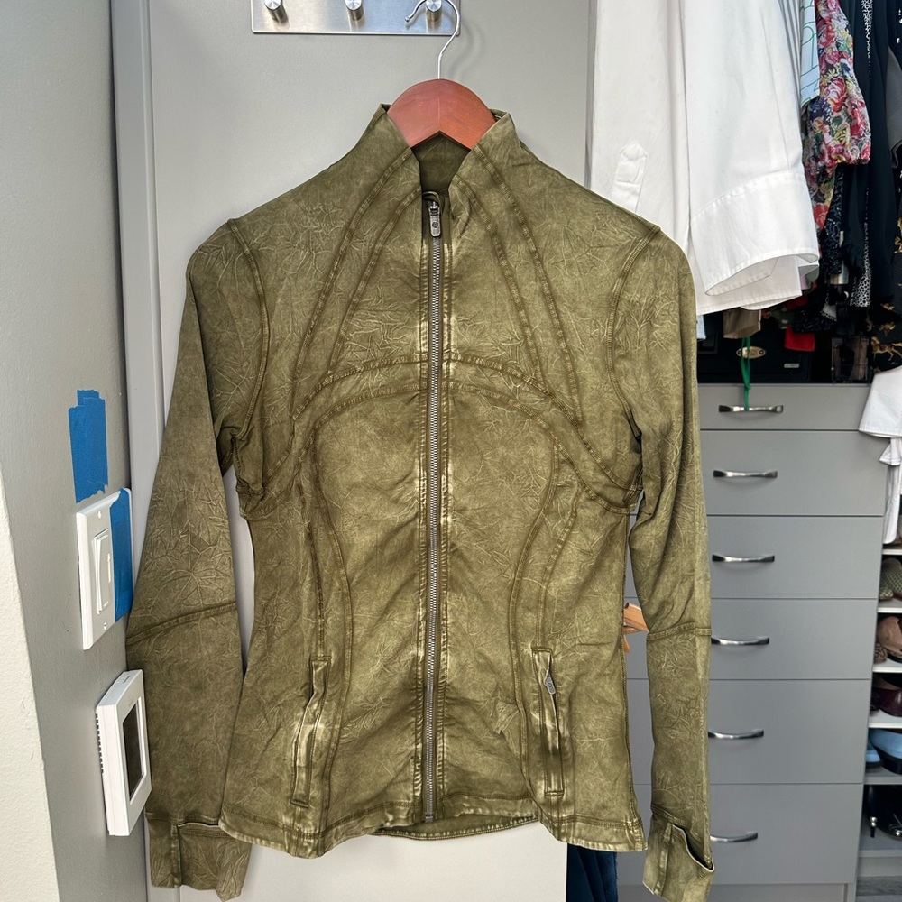 Only worn a few times green Lululemon size 8 zip up.